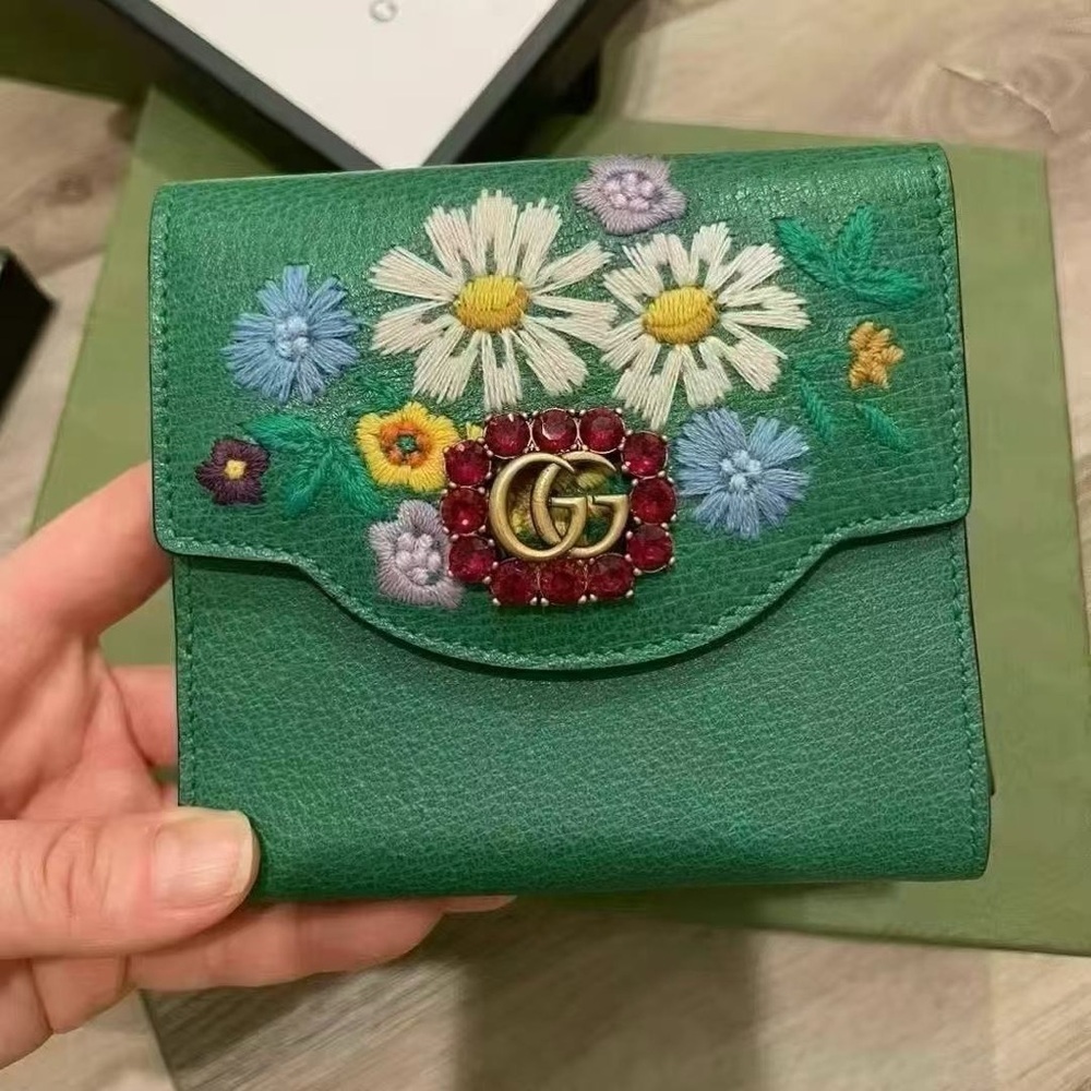 Authentic Gucci Textured Calfskin Crystal Fiori Floral Embroidered GG Wallet - Picture 2 of 6
